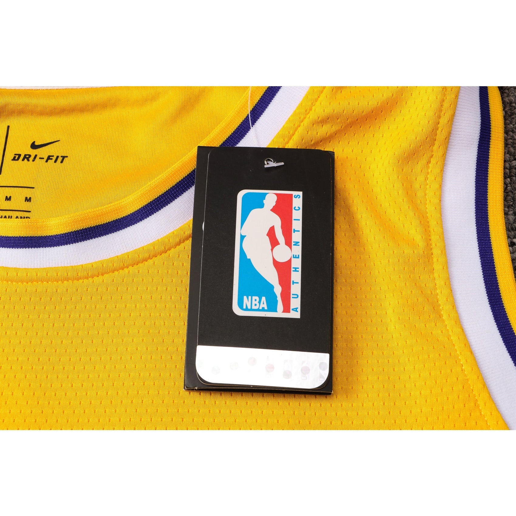 CAMISETA JAMES LAKERS