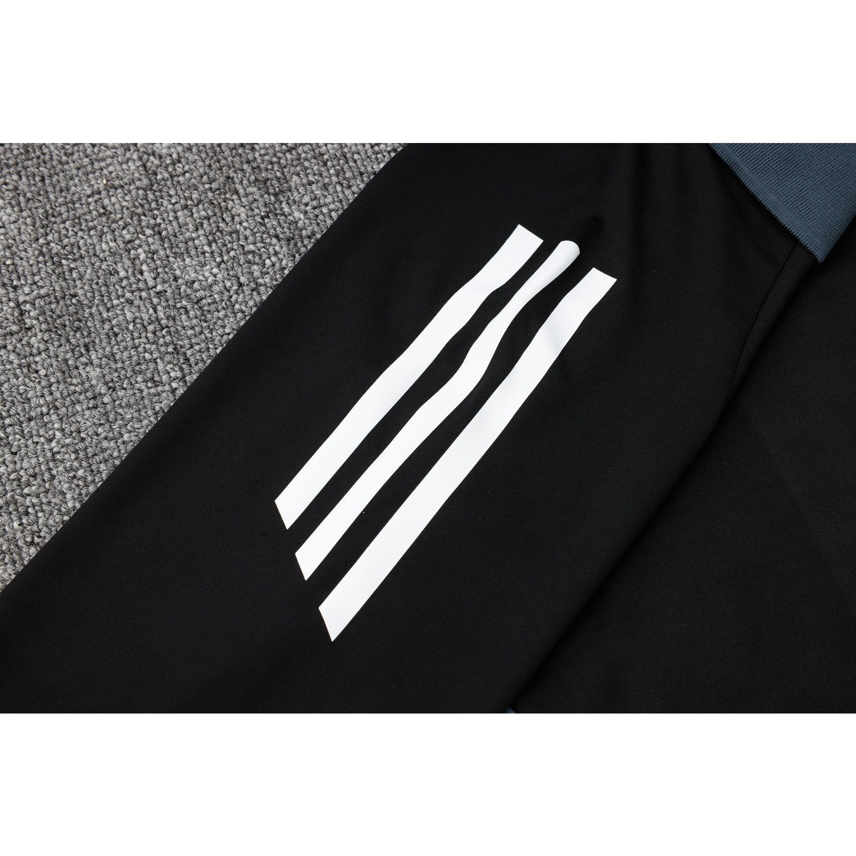 NEW MANCHESTER UNITED TRACKSUIT POLO 2º 24/25