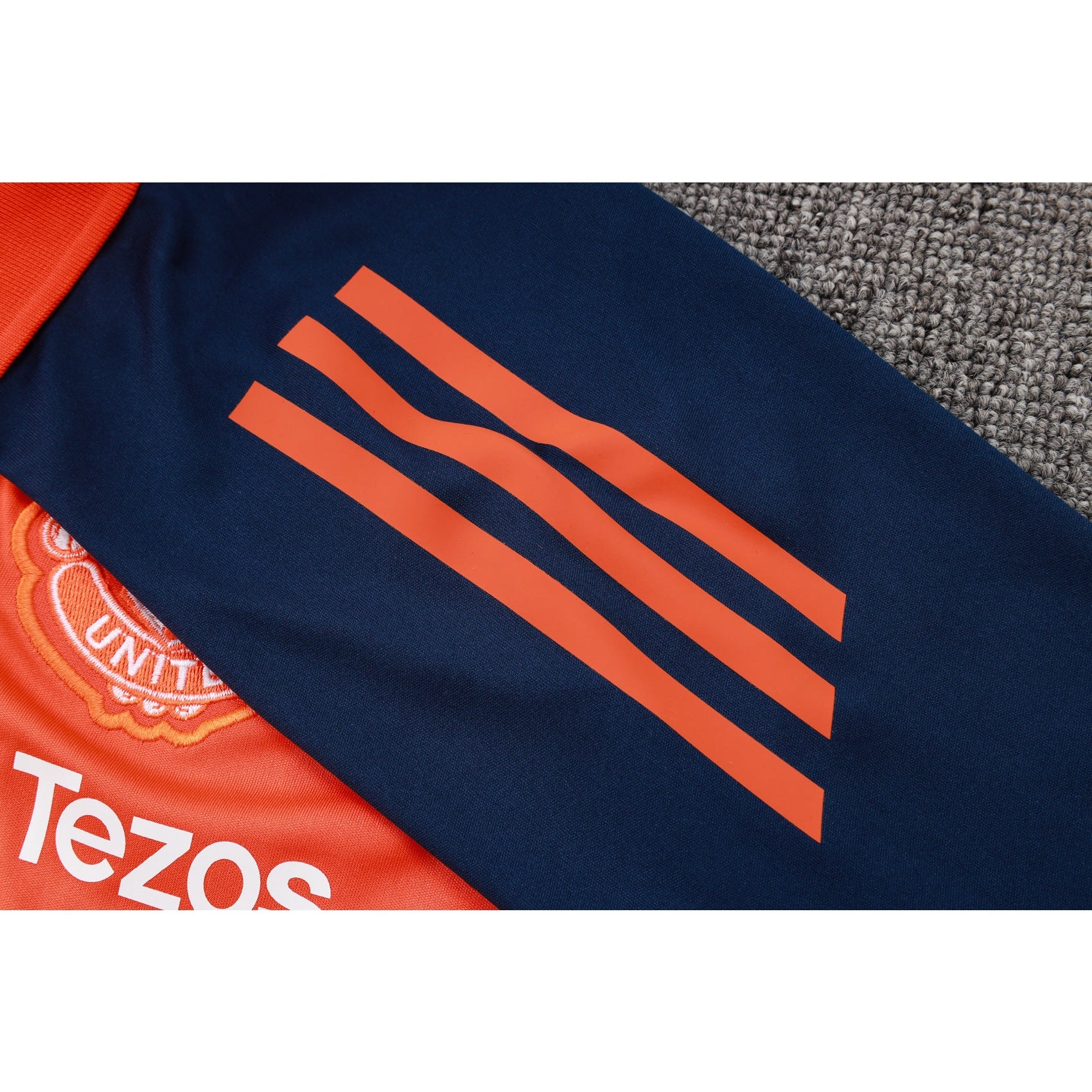 NEW MANCHESTER UNITED TRACKSUIT POLO 4º 24/25