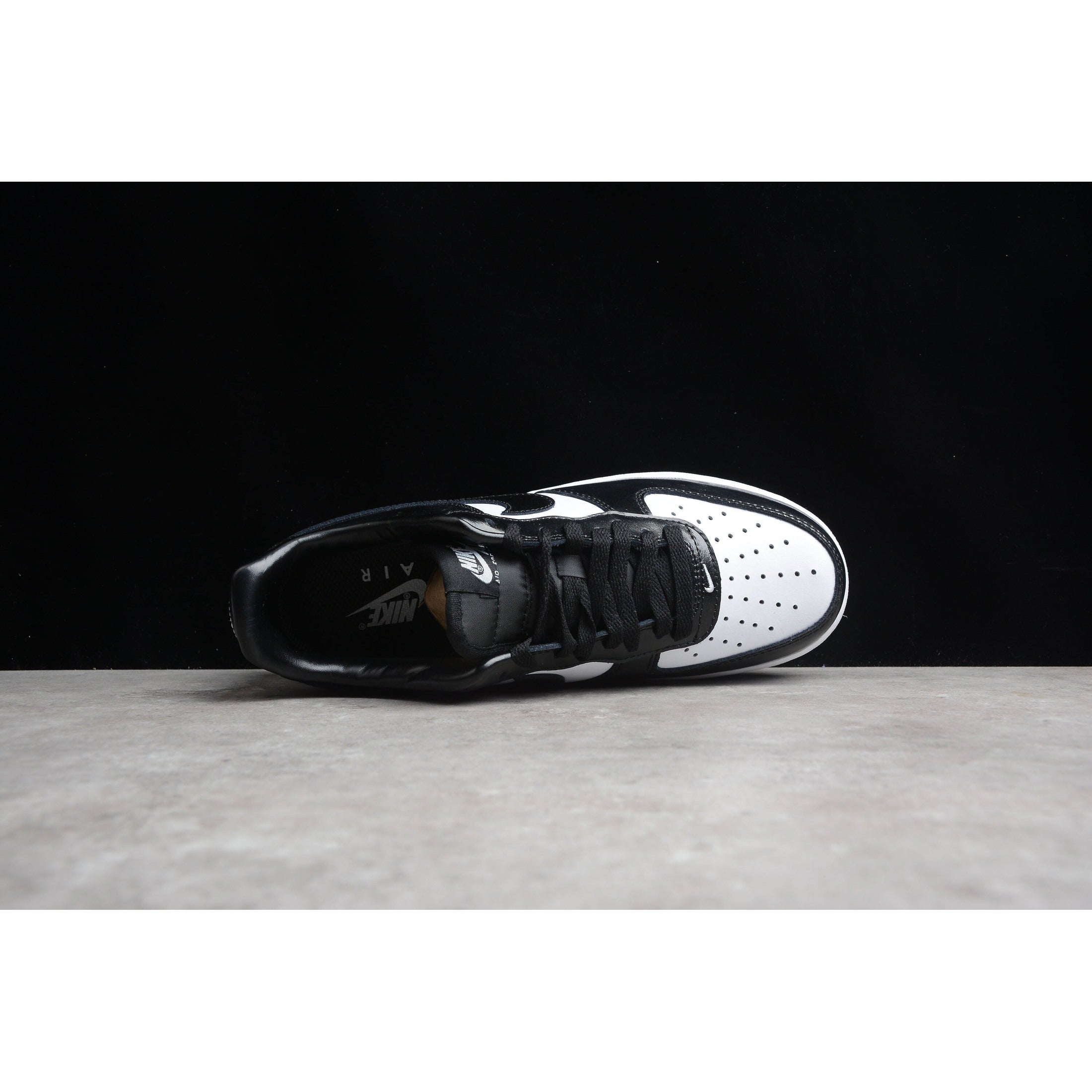 NEW AIR FORCE 1 BLACK AND WHITE